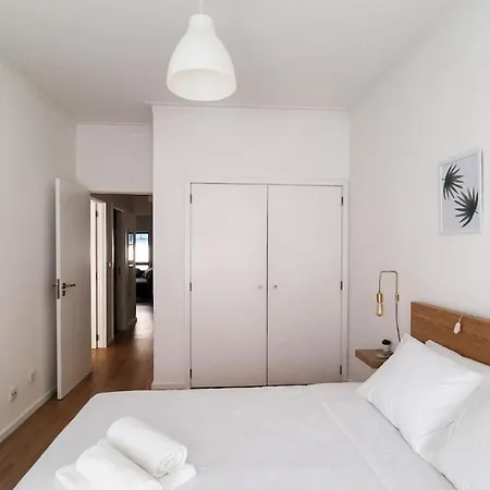 Lovely 2-bedroom - Near Center! Апартаменты