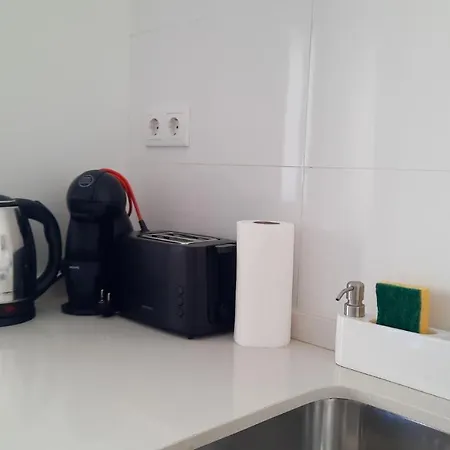 Lovely 2-bedroom - Near Center! 公寓 *