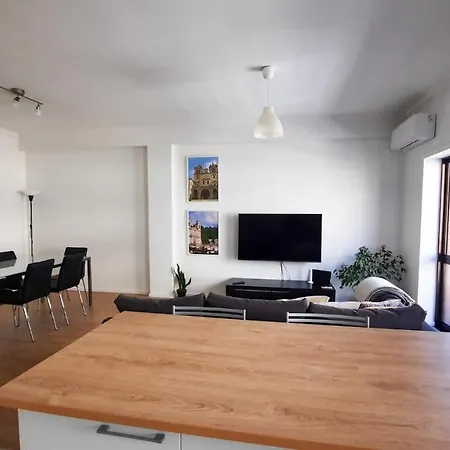Lovely 2-bedroom - Near Center! * 布拉加
