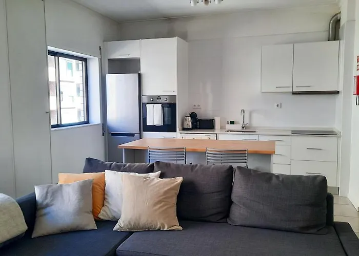 شقة Lovely 2-bedroom - Near Center!